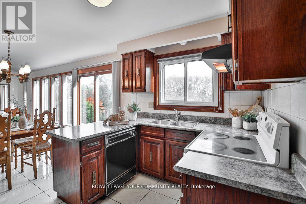 21 Disan Court, Toronto (Thistletown-Beaumonde Heights), Ontario  M9V 4A5 - Photo 16 - W12446619