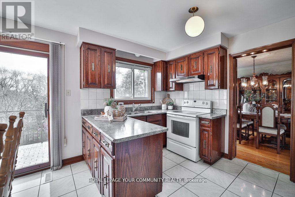 21 Disan Court, Toronto (Thistletown-Beaumonde Heights), Ontario  M9V 4A5 - Photo 17 - W12446619