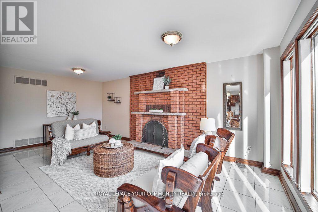 21 Disan Court, Toronto (Thistletown-Beaumonde Heights), Ontario  M9V 4A5 - Photo 19 - W12446619