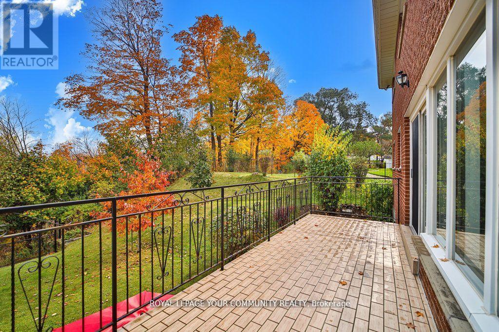 21 Disan Court, Toronto (Thistletown-Beaumonde Heights), Ontario  M9V 4A5 - Photo 22 - W12446619