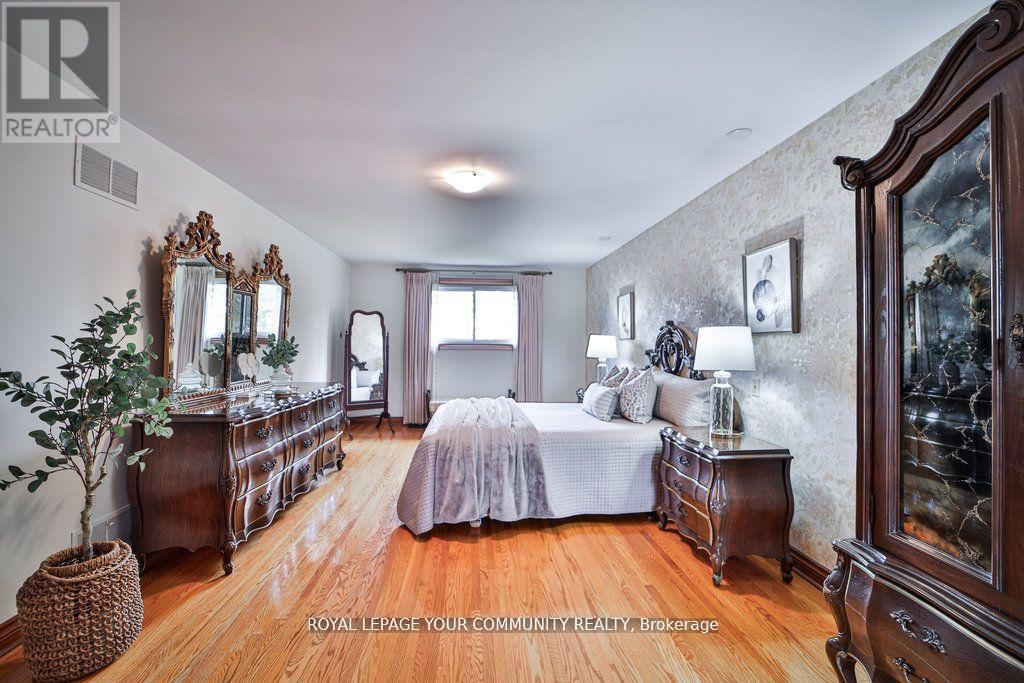 21 Disan Court, Toronto (Thistletown-Beaumonde Heights), Ontario  M9V 4A5 - Photo 23 - W12446619