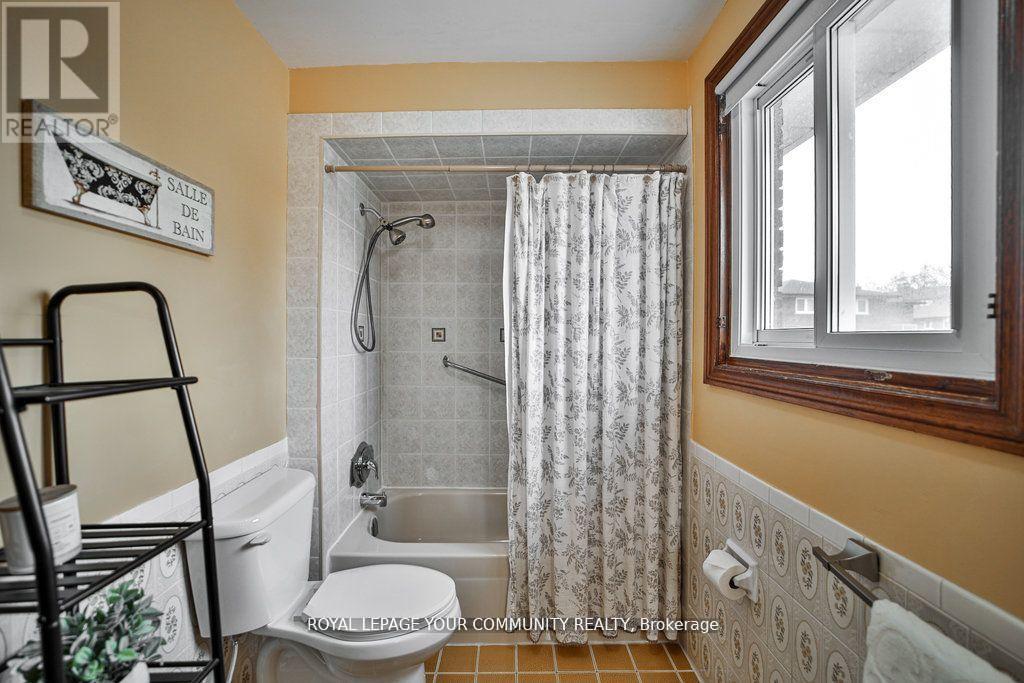 21 Disan Court, Toronto (Thistletown-Beaumonde Heights), Ontario  M9V 4A5 - Photo 27 - W12446619