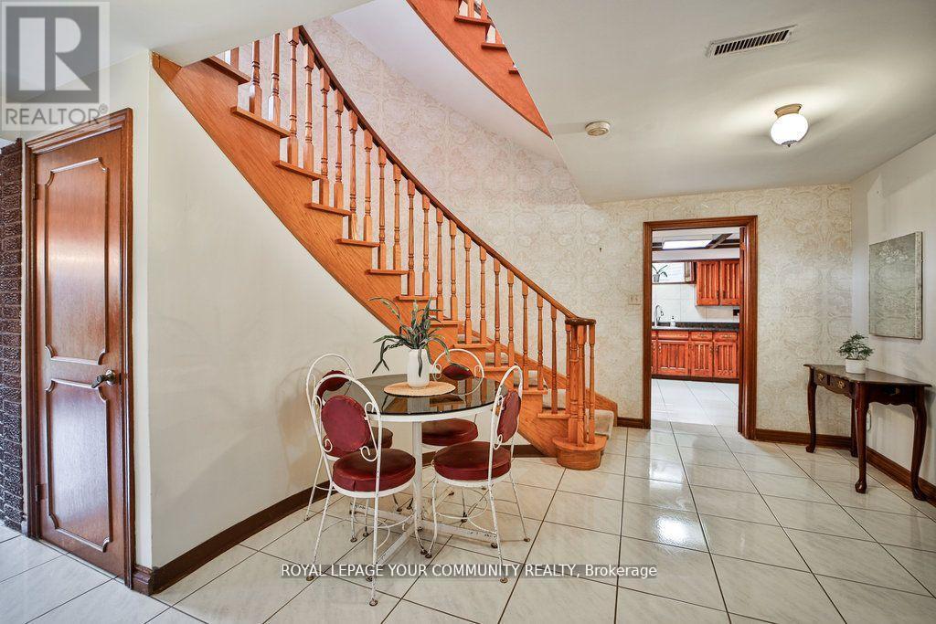 21 Disan Court, Toronto (Thistletown-Beaumonde Heights), Ontario  M9V 4A5 - Photo 29 - W12446619