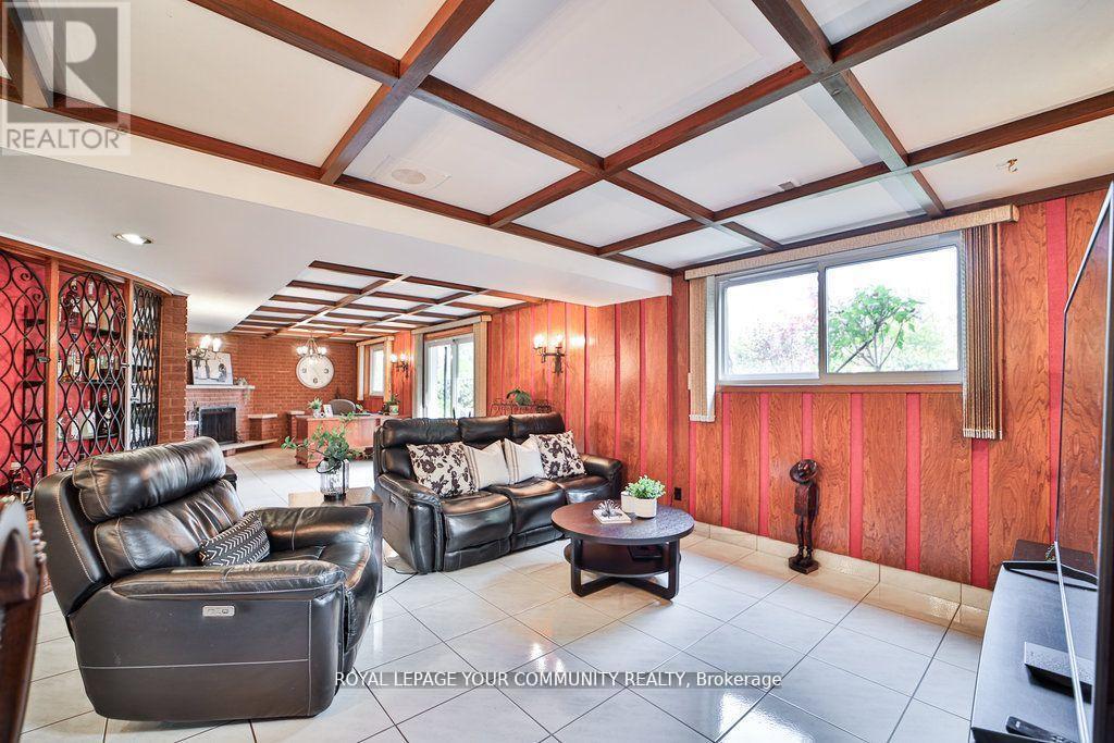 21 Disan Court, Toronto (Thistletown-Beaumonde Heights), Ontario  M9V 4A5 - Photo 31 - W12446619