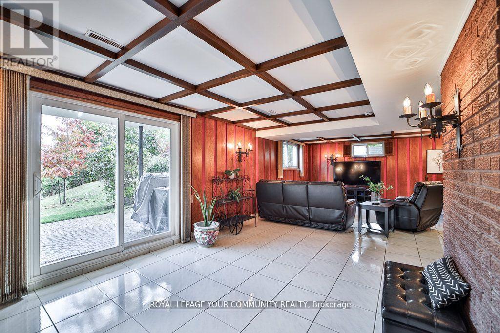 21 Disan Court, Toronto (Thistletown-Beaumonde Heights), Ontario  M9V 4A5 - Photo 34 - W12446619