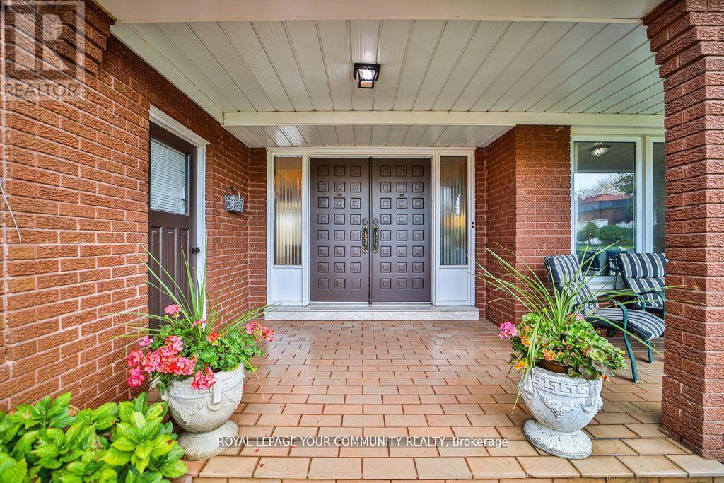 21 Disan Court, Toronto (Thistletown-Beaumonde Heights), Ontario  M9V 4A5 - Photo 8 - W12446619