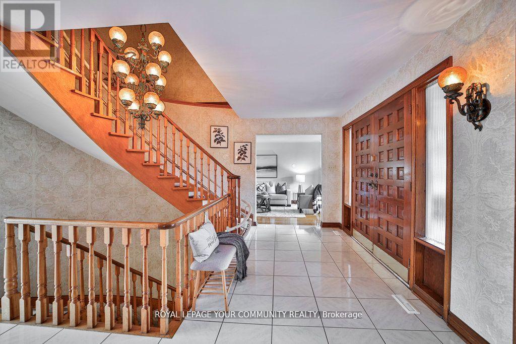21 Disan Court, Toronto (Thistletown-Beaumonde Heights), Ontario  M9V 4A5 - Photo 9 - W12446619