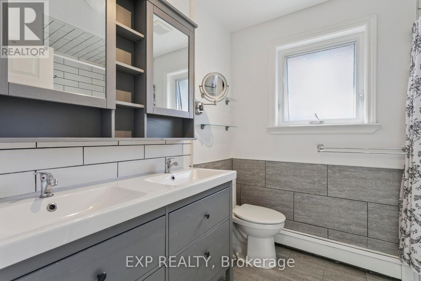 2nd Level - 15 Carnation Avenue, Toronto, Ontario  M8V 2J8 - Photo 34 - W12446626