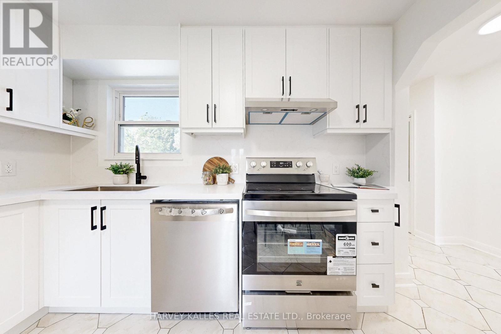 82 Acton Avenue, Toronto, Ontario  M3H 4H1 - Photo 6 - C12446620