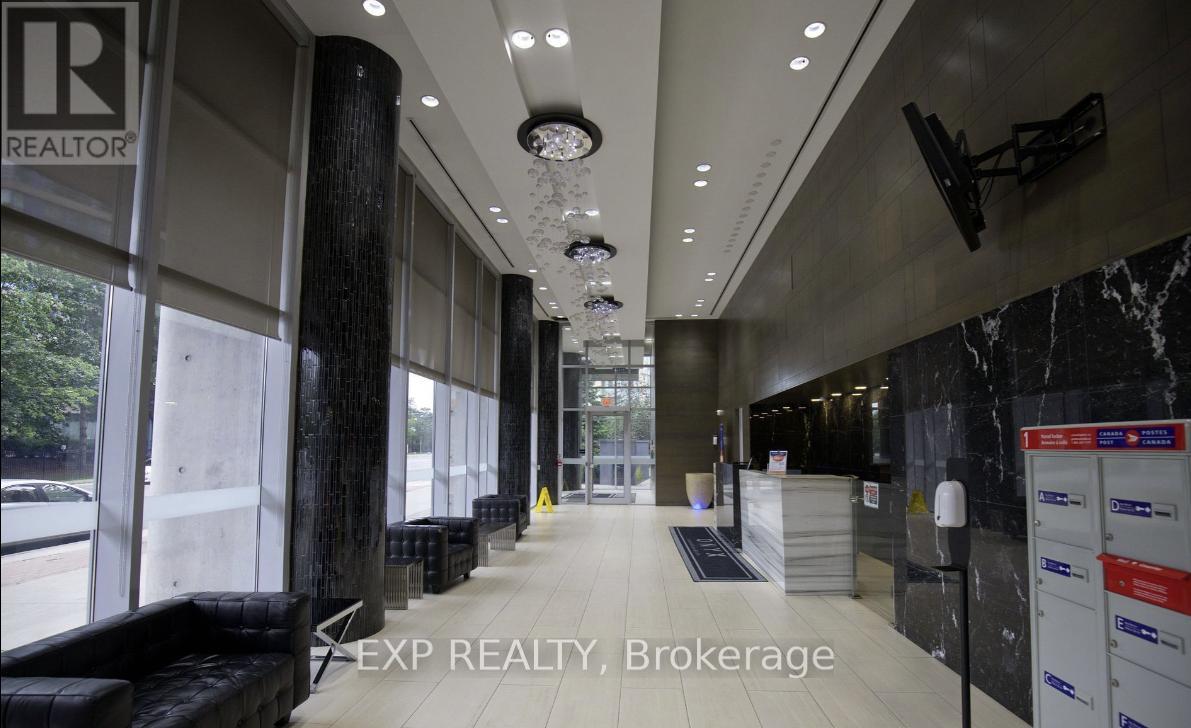 1712 - 223 Webb Drive, Mississauga, Ontario  L5B 0E8 - Photo 2 - W12446665