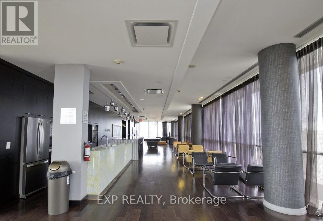 1712 - 223 Webb Drive, Mississauga, Ontario  L5B 0E8 - Photo 3 - W12446665