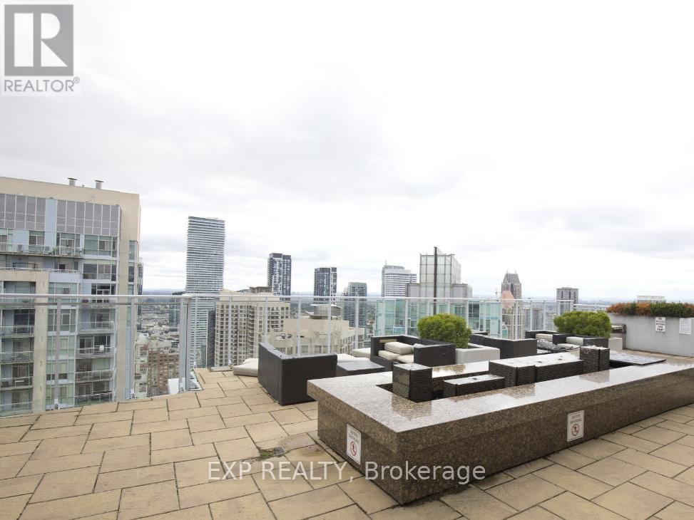 1712 - 223 Webb Drive, Mississauga, Ontario  L5B 0E8 - Photo 4 - W12446665