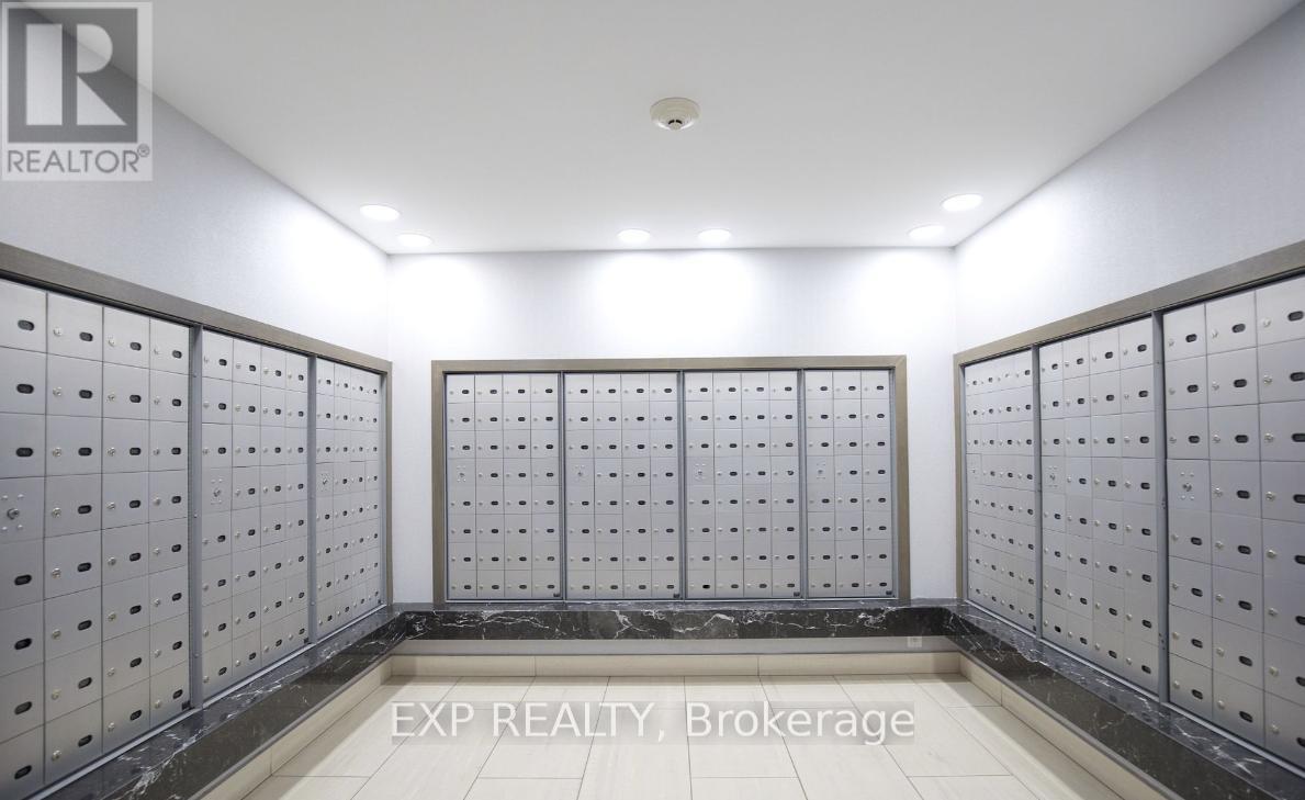 1712 - 223 Webb Drive, Mississauga, Ontario  L5B 0E8 - Photo 5 - W12446665