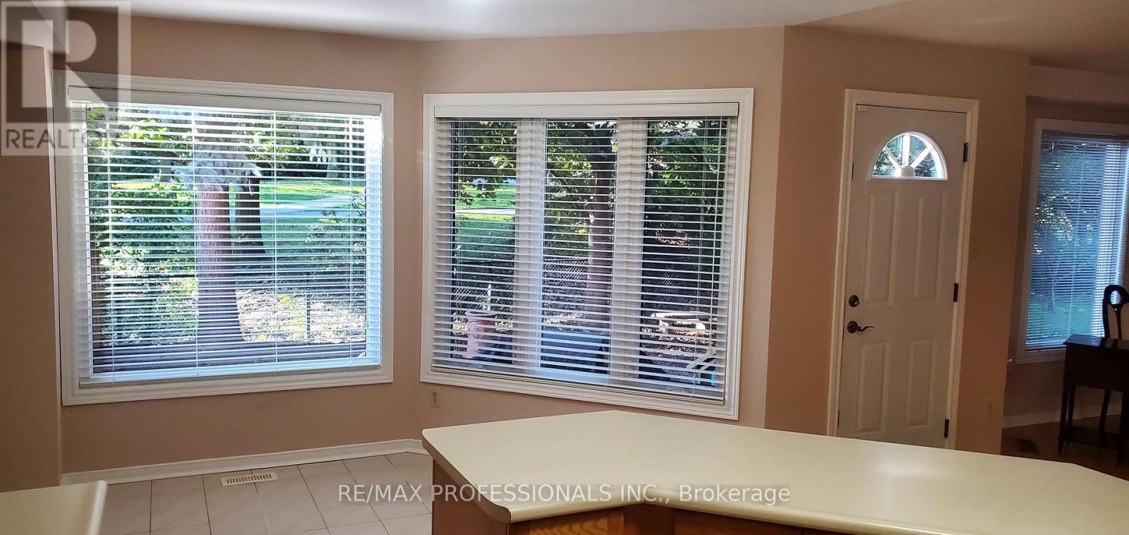 2545 Addingham Crescent, Oakville, Ontario  L6J 7K7 - Photo 10 - W12446669