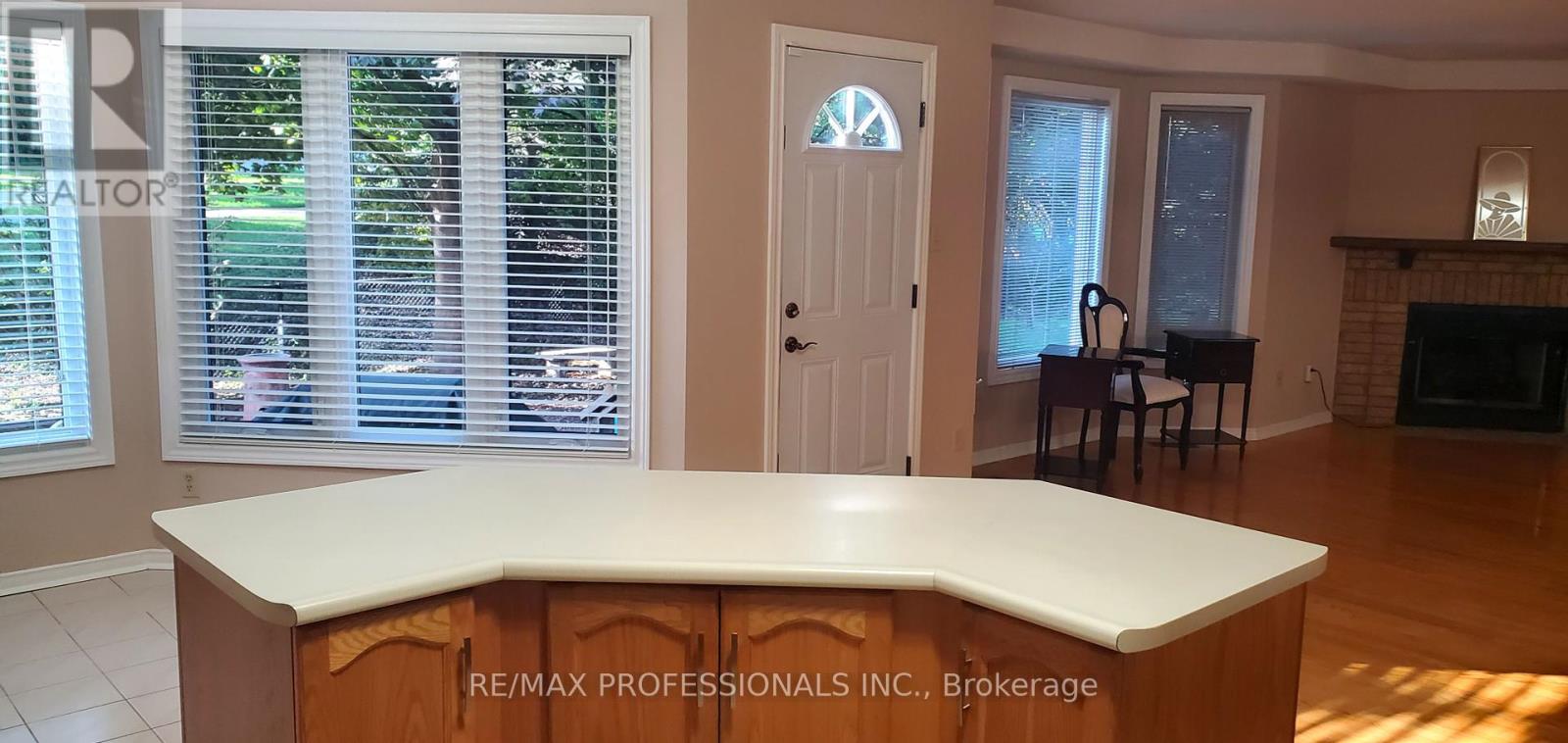 2545 Addingham Crescent, Oakville, Ontario  L6J 7K7 - Photo 11 - W12446669