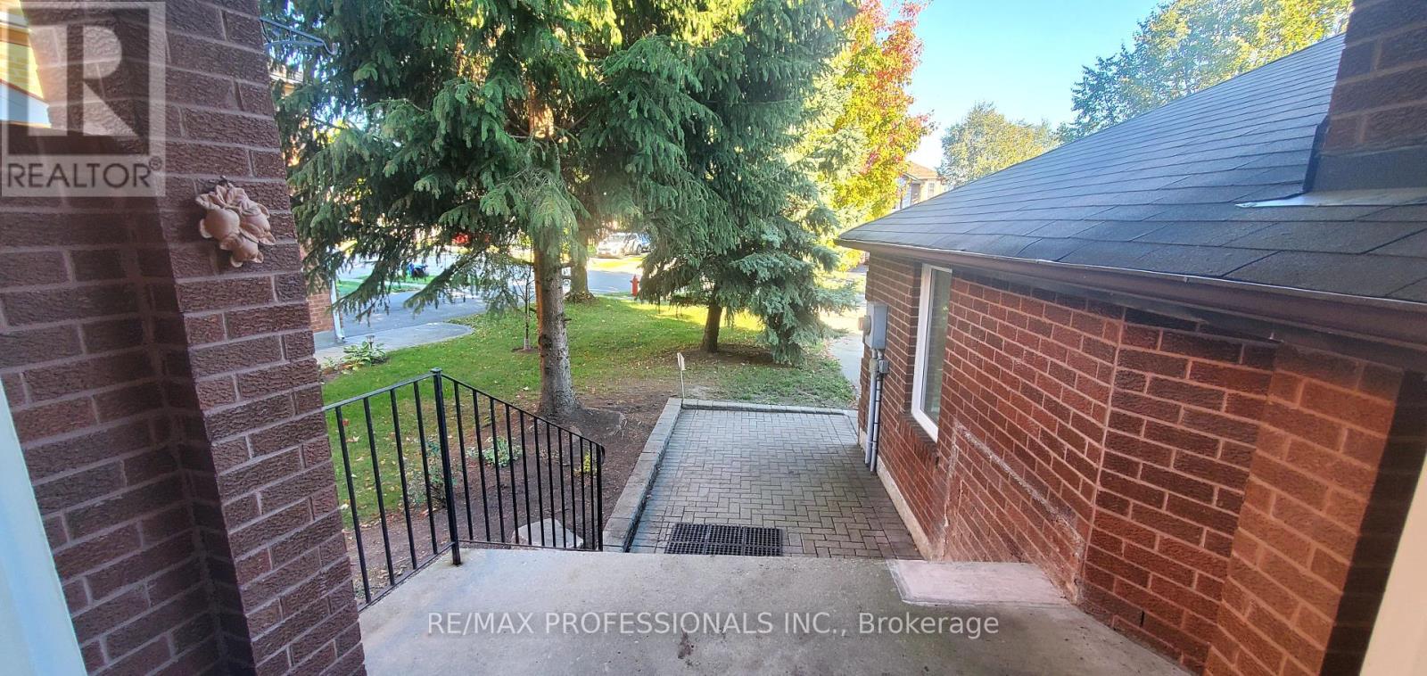 2545 Addingham Crescent, Oakville, Ontario  L6J 7K7 - Photo 3 - W12446669