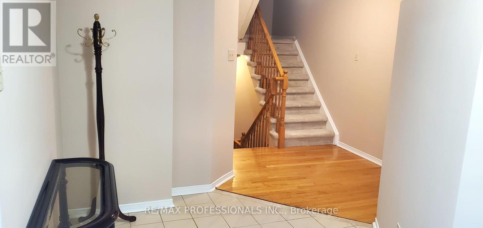 2545 Addingham Crescent, Oakville, Ontario  L6J 7K7 - Photo 4 - W12446669