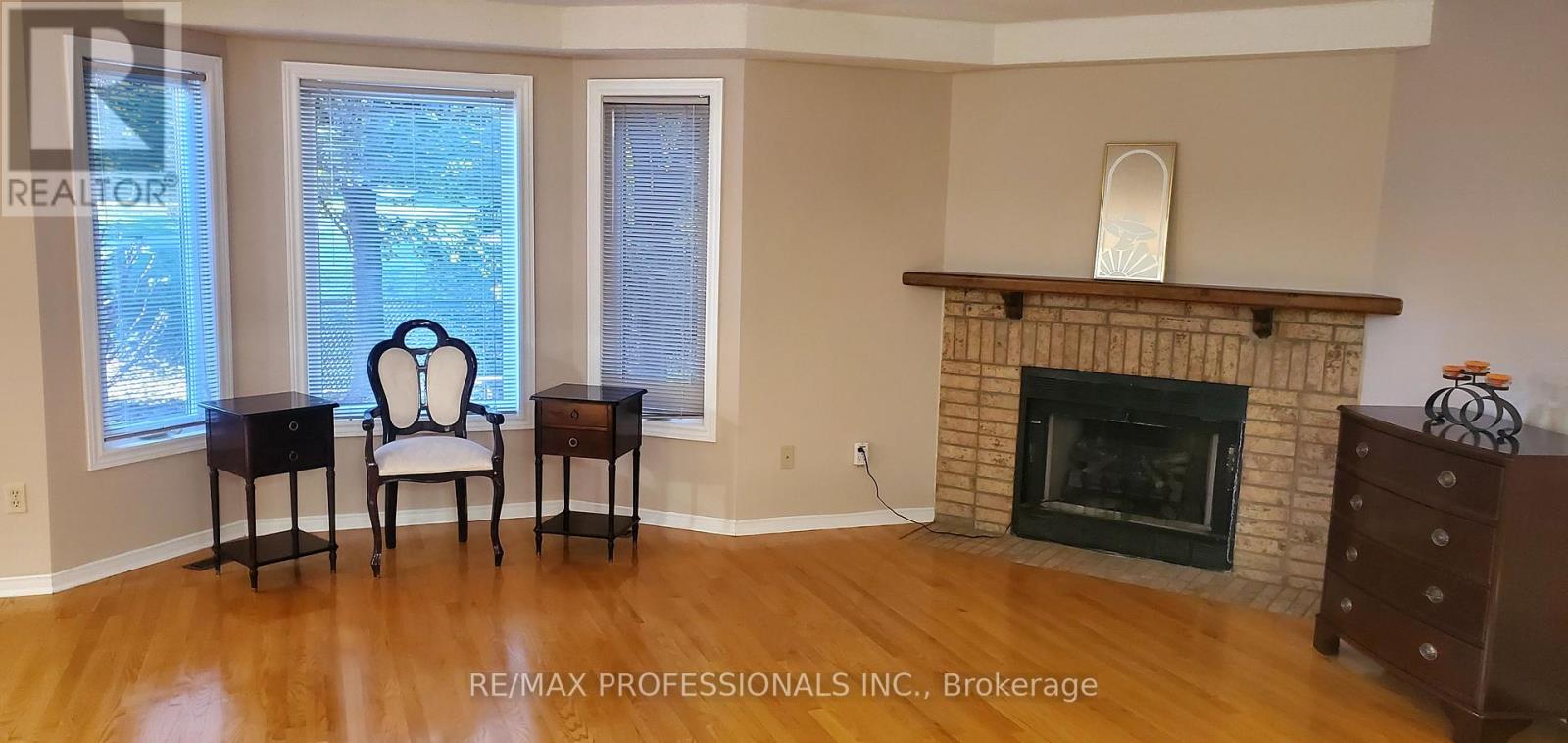 2545 Addingham Crescent, Oakville, Ontario  L6J 7K7 - Photo 6 - W12446669