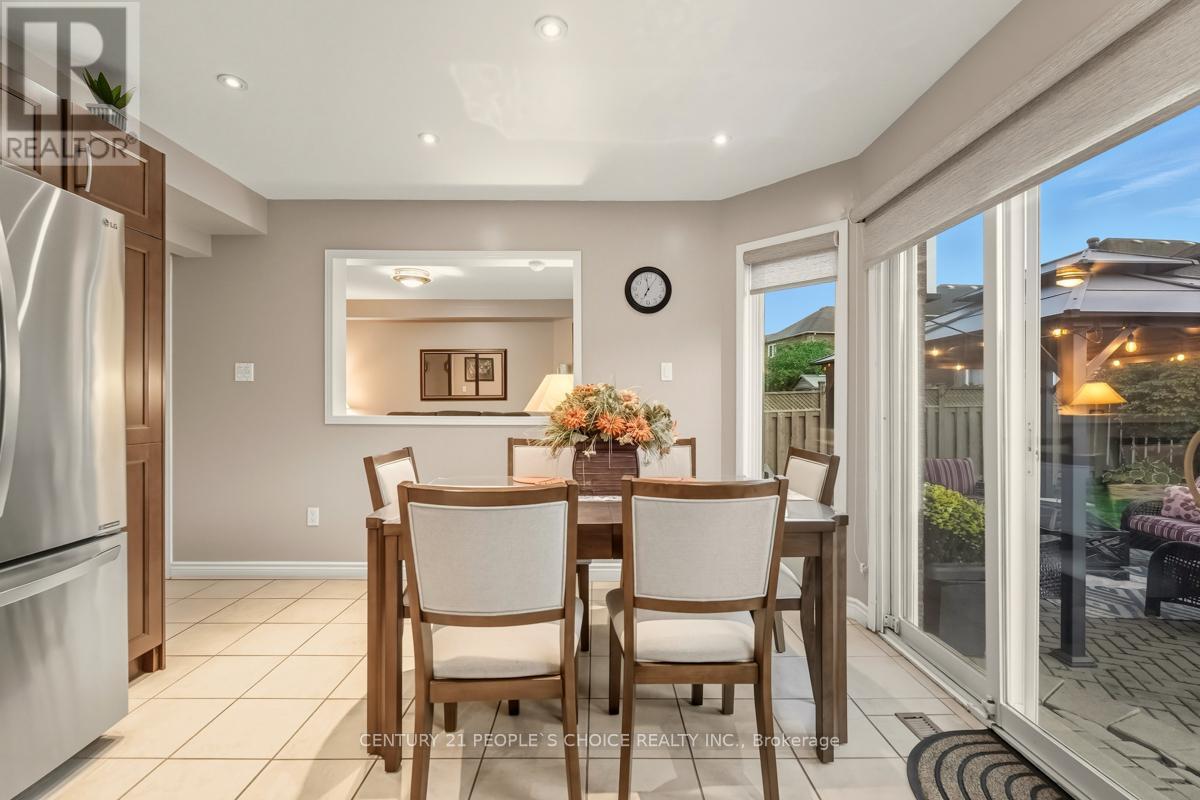 5374 Fallingbrook Drive, Mississauga, Ontario  L5V 1P7 - Photo 12 - W12446672