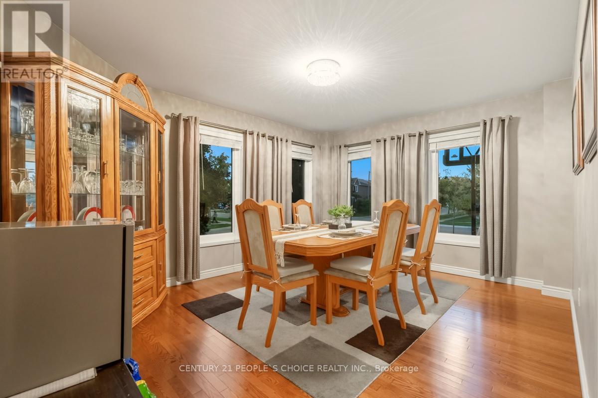 5374 Fallingbrook Drive, Mississauga, Ontario  L5V 1P7 - Photo 13 - W12446672