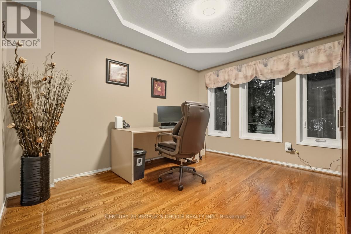5374 Fallingbrook Drive, Mississauga, Ontario  L5V 1P7 - Photo 15 - W12446672