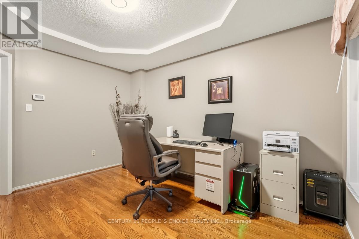 5374 Fallingbrook Drive, Mississauga, Ontario  L5V 1P7 - Photo 16 - W12446672