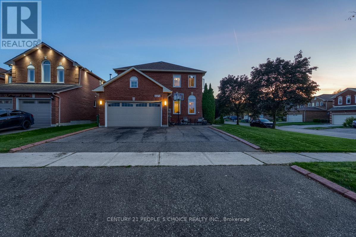 5374 Fallingbrook Drive, Mississauga, Ontario  L5V 1P7 - Photo 2 - W12446672