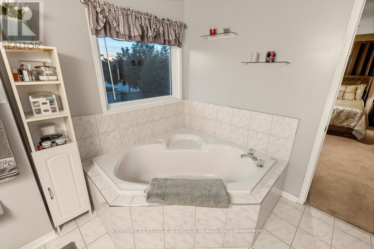 5374 Fallingbrook Drive, Mississauga, Ontario  L5V 1P7 - Photo 23 - W12446672