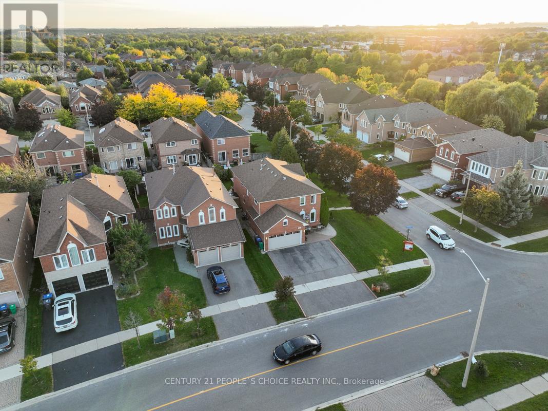 5374 Fallingbrook Drive, Mississauga, Ontario  L5V 1P7 - Photo 3 - W12446672