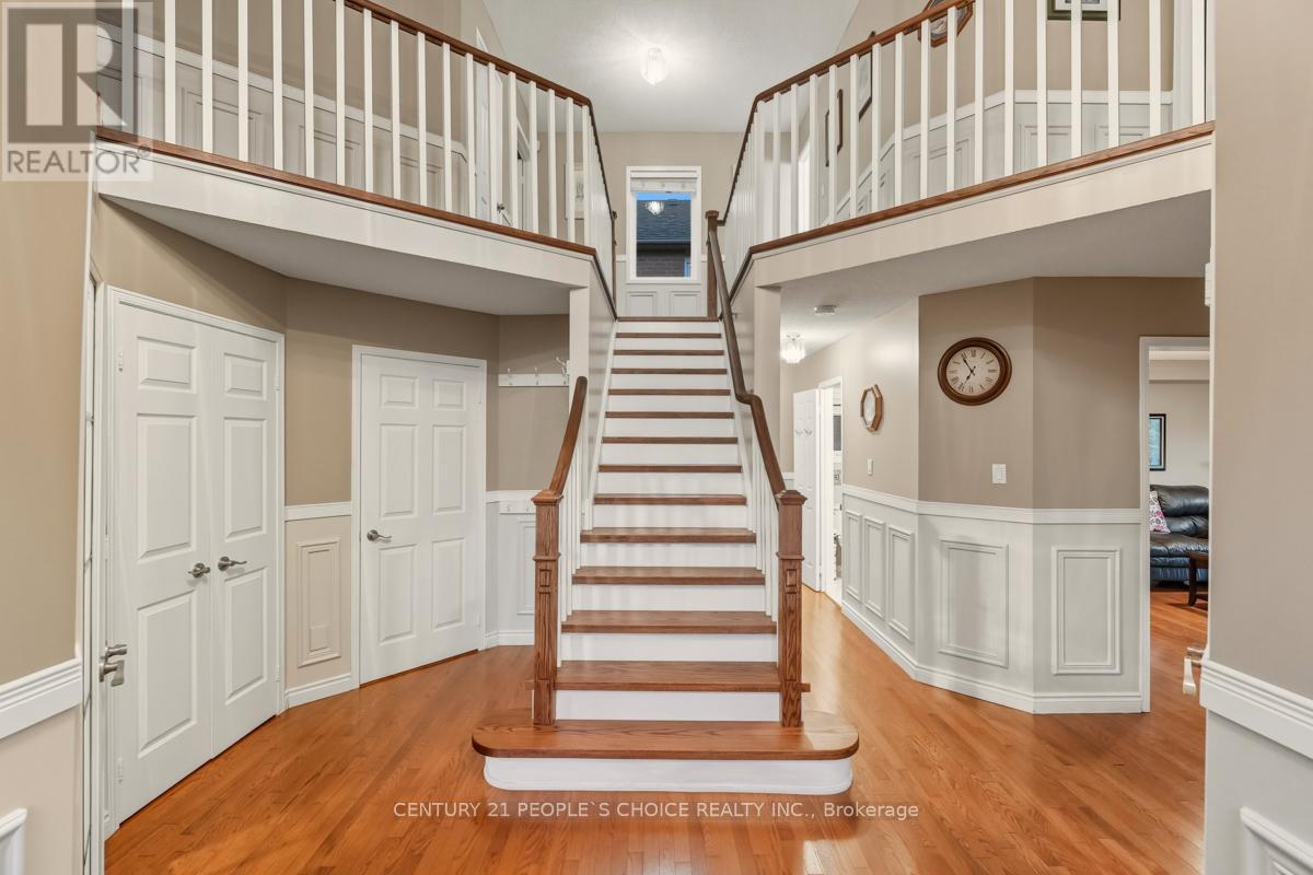 5374 Fallingbrook Drive, Mississauga, Ontario  L5V 1P7 - Photo 5 - W12446672