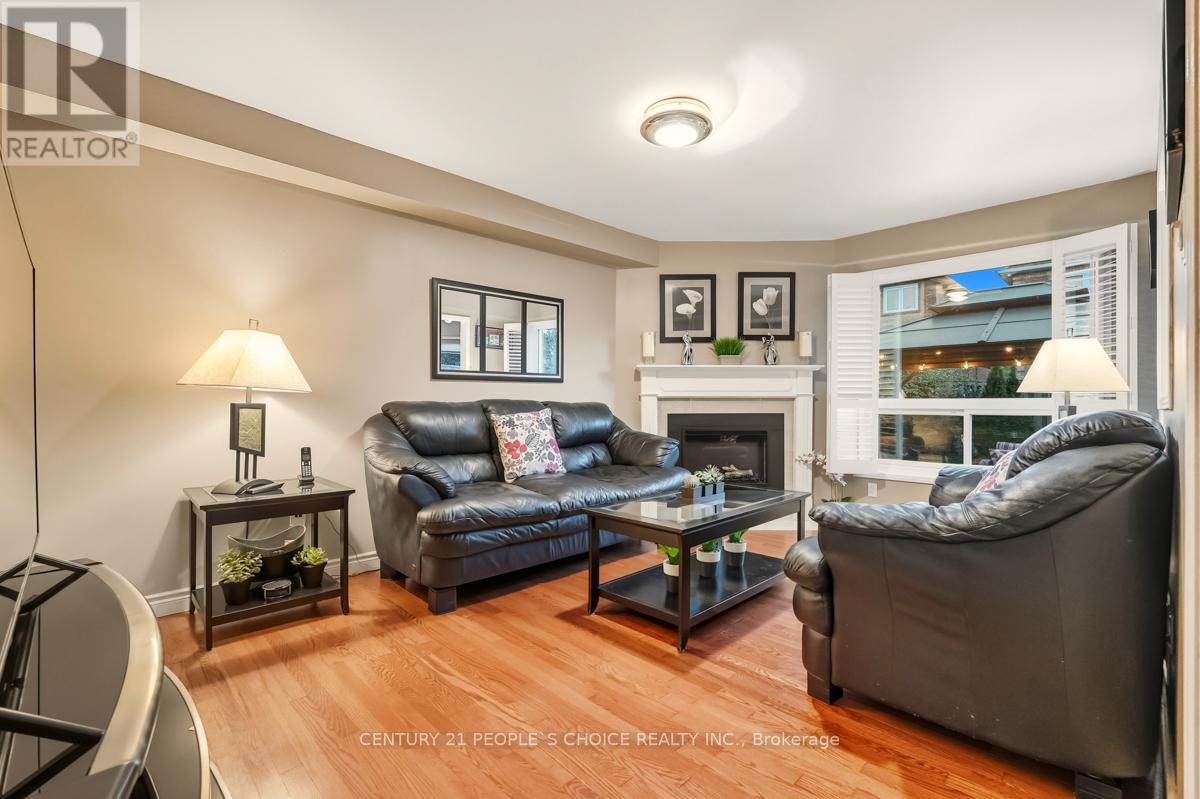 5374 Fallingbrook Drive, Mississauga, Ontario  L5V 1P7 - Photo 6 - W12446672