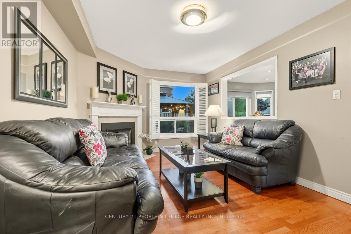 5374 Fallingbrook Drive, Mississauga, Ontario  L5V 1P7 - Photo 7 - W12446672