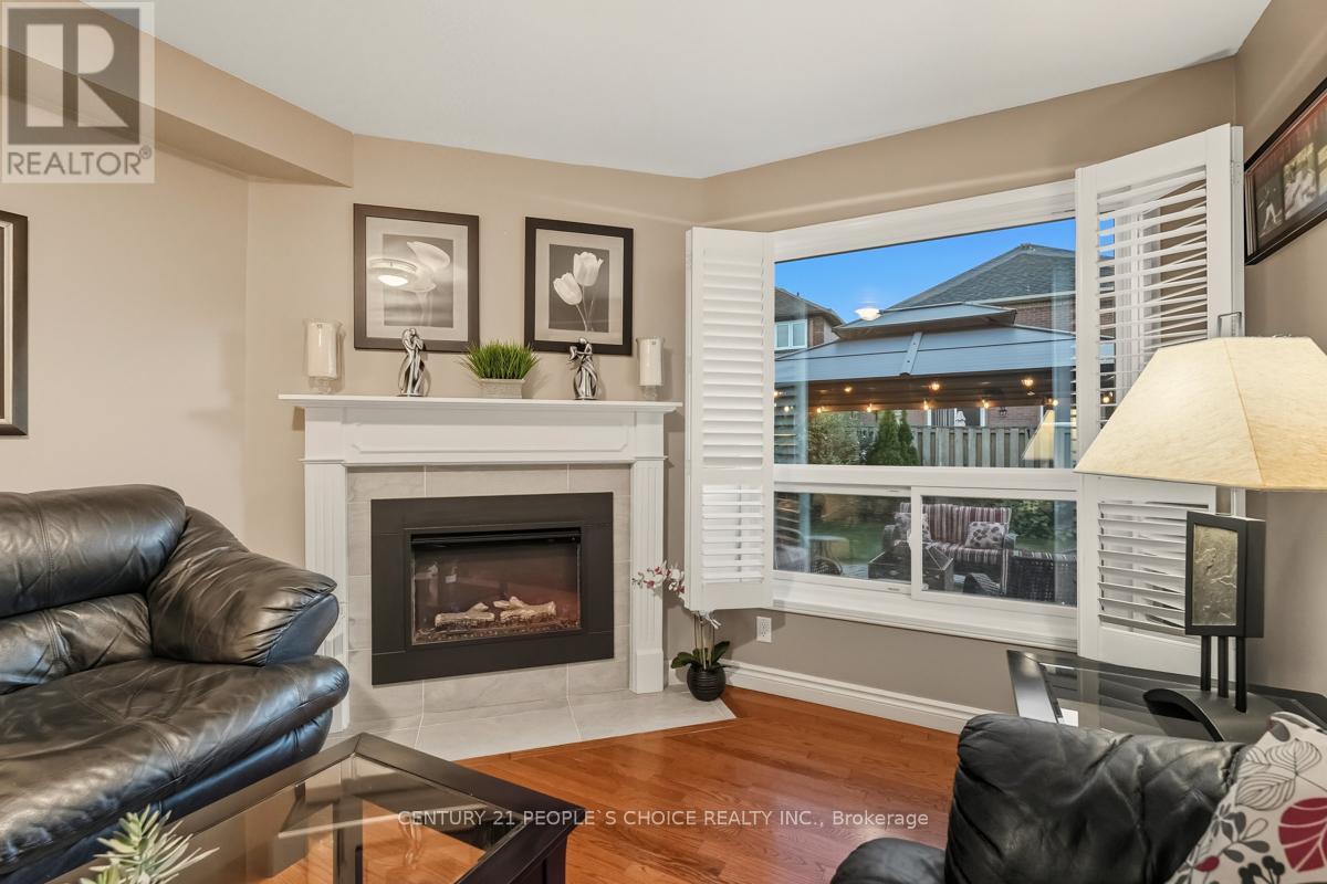 5374 Fallingbrook Drive, Mississauga, Ontario  L5V 1P7 - Photo 8 - W12446672