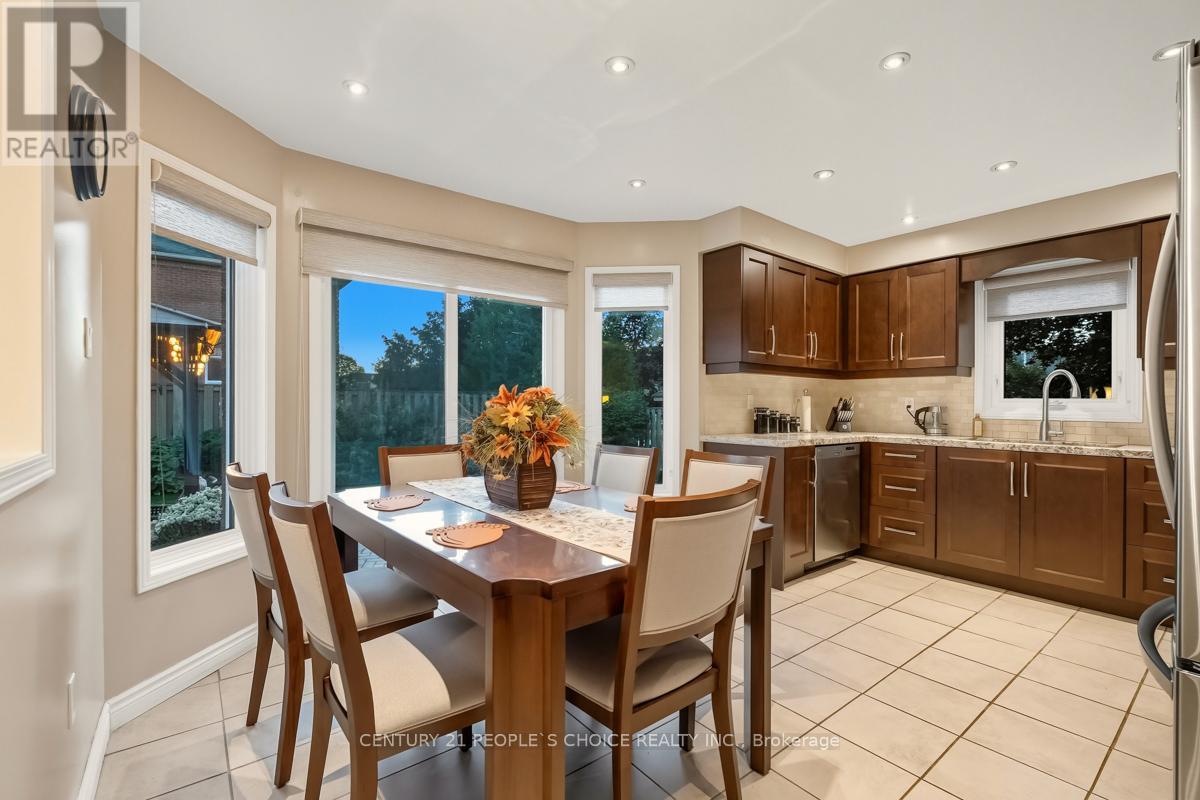 5374 Fallingbrook Drive, Mississauga, Ontario  L5V 1P7 - Photo 9 - W12446672