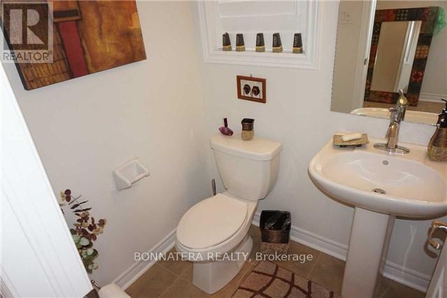 230 Jessie Caverhill Pass, Oakville, Ontario  L6M 0Z6 - Photo 5 - W12446681