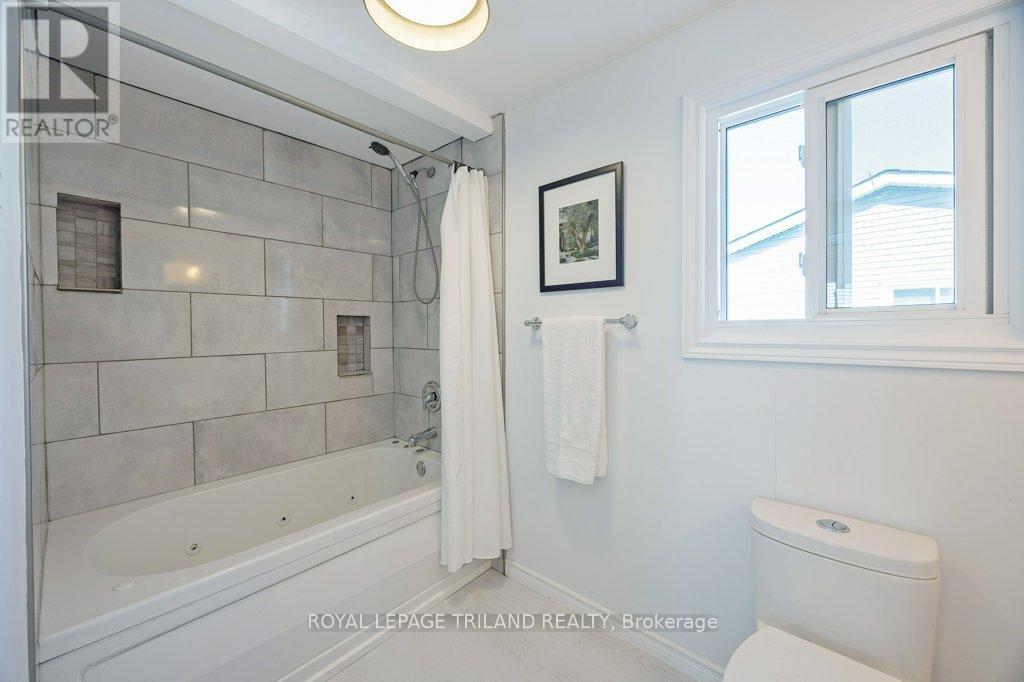 122 Golfdale Crescent, London South, Ontario  N6C 5X6 - Photo 18 - X12446733