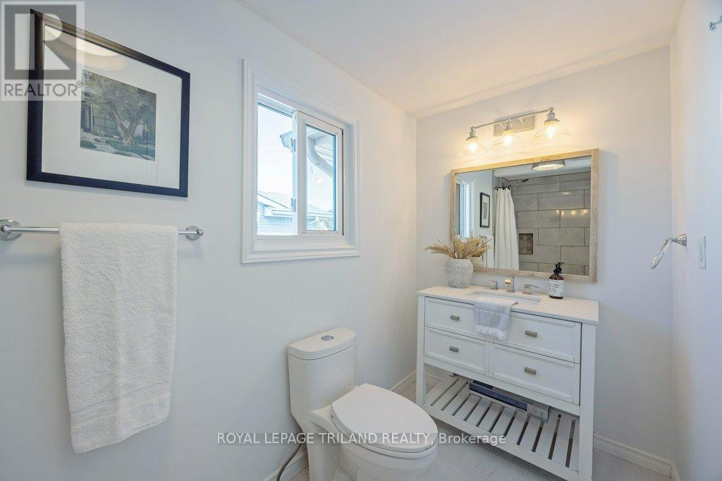 122 Golfdale Crescent, London South, Ontario  N6C 5X6 - Photo 20 - X12446733