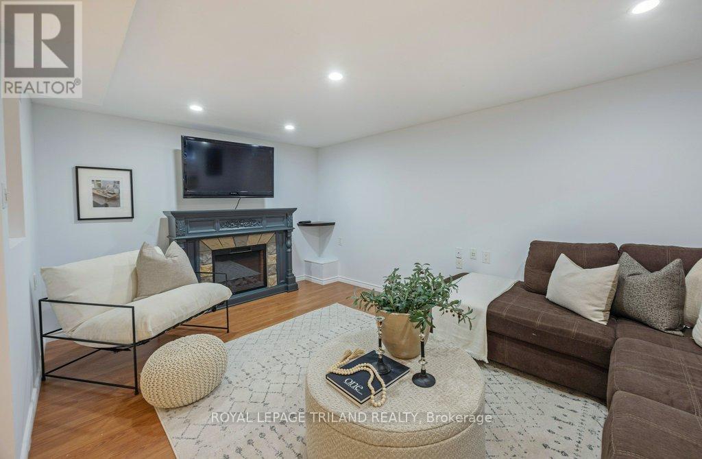 122 Golfdale Crescent, London South, Ontario  N6C 5X6 - Photo 26 - X12446733