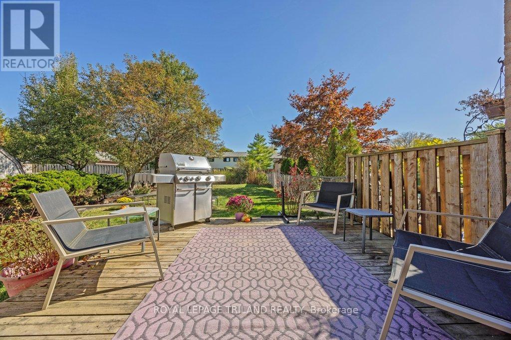 122 Golfdale Crescent, London South, Ontario  N6C 5X6 - Photo 29 - X12446733