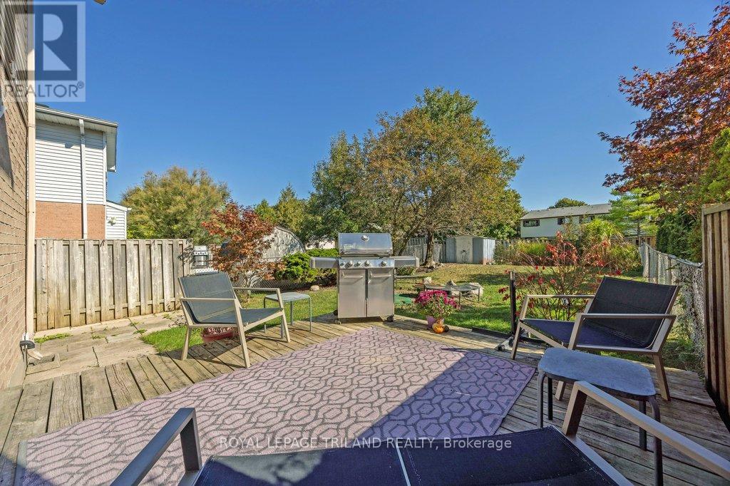 122 Golfdale Crescent, London South, Ontario  N6C 5X6 - Photo 30 - X12446733