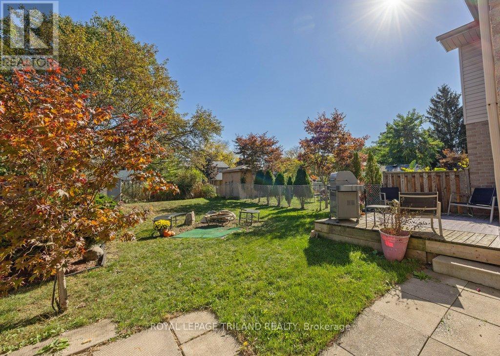 122 Golfdale Crescent, London South, Ontario  N6C 5X6 - Photo 32 - X12446733
