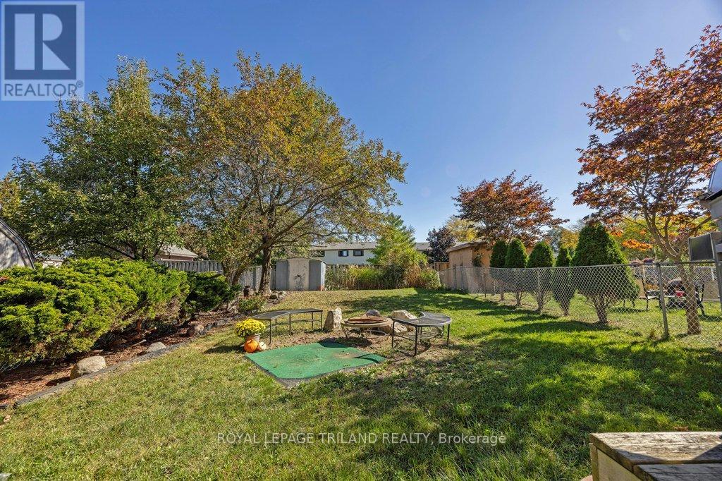 122 Golfdale Crescent, London South, Ontario  N6C 5X6 - Photo 33 - X12446733