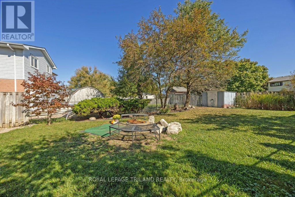 122 Golfdale Crescent, London South, Ontario  N6C 5X6 - Photo 34 - X12446733