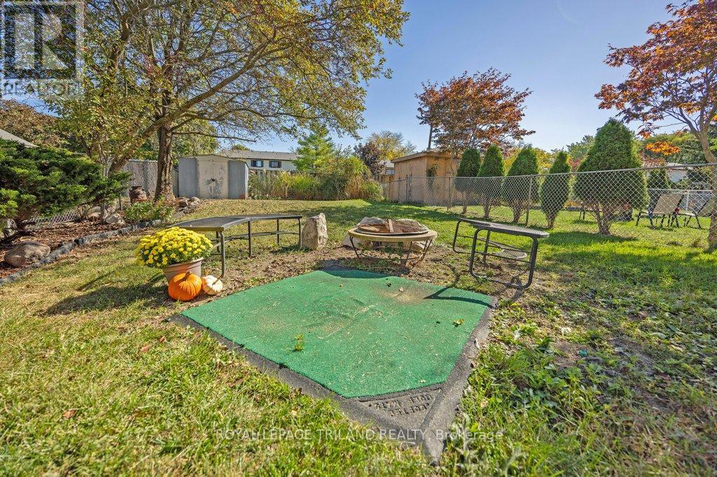 122 Golfdale Crescent, London South, Ontario  N6C 5X6 - Photo 35 - X12446733