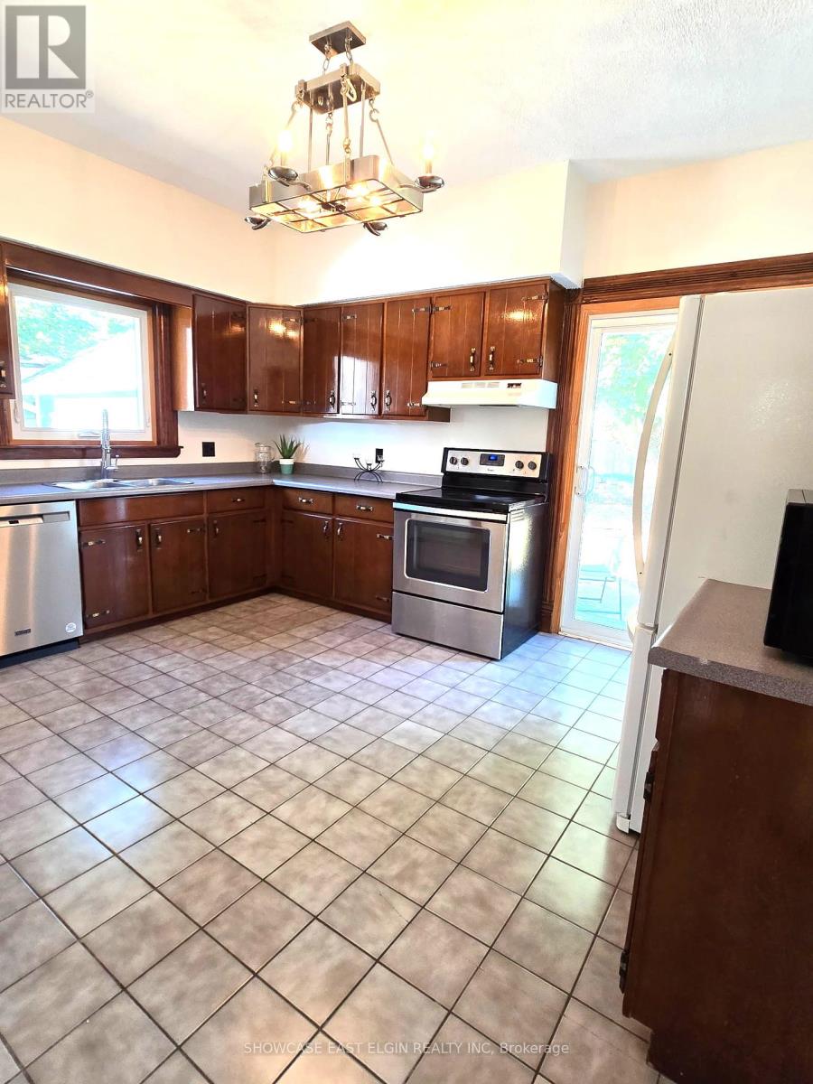 45 Pine Street E, Aylmer, Ontario  N5H 1N3 - Photo 10 - X12446734