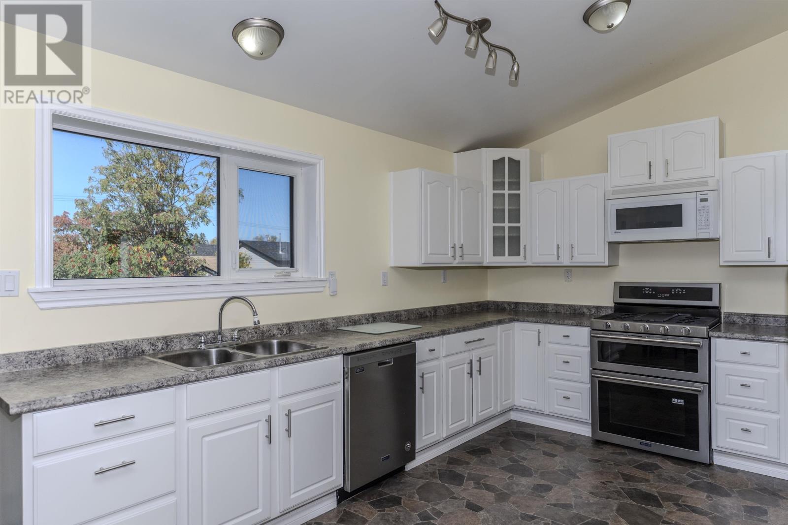 86 Mona St. E, Thunder Bay, Ontario  P7A 6Y1 - Photo 12 - TB253097