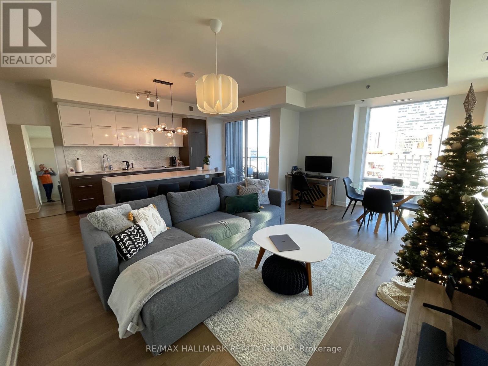 1202 - 428 Sparks Street, Ottawa, Ontario  K1R 0B3 - Photo 2 - X12446744