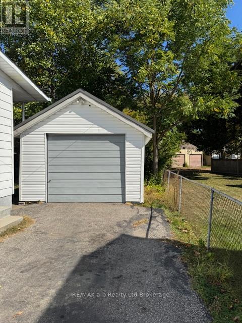 192 Rolph Street, Tillsonburg, Ontario  N4G 3Z4 - Photo 4 - X12446727