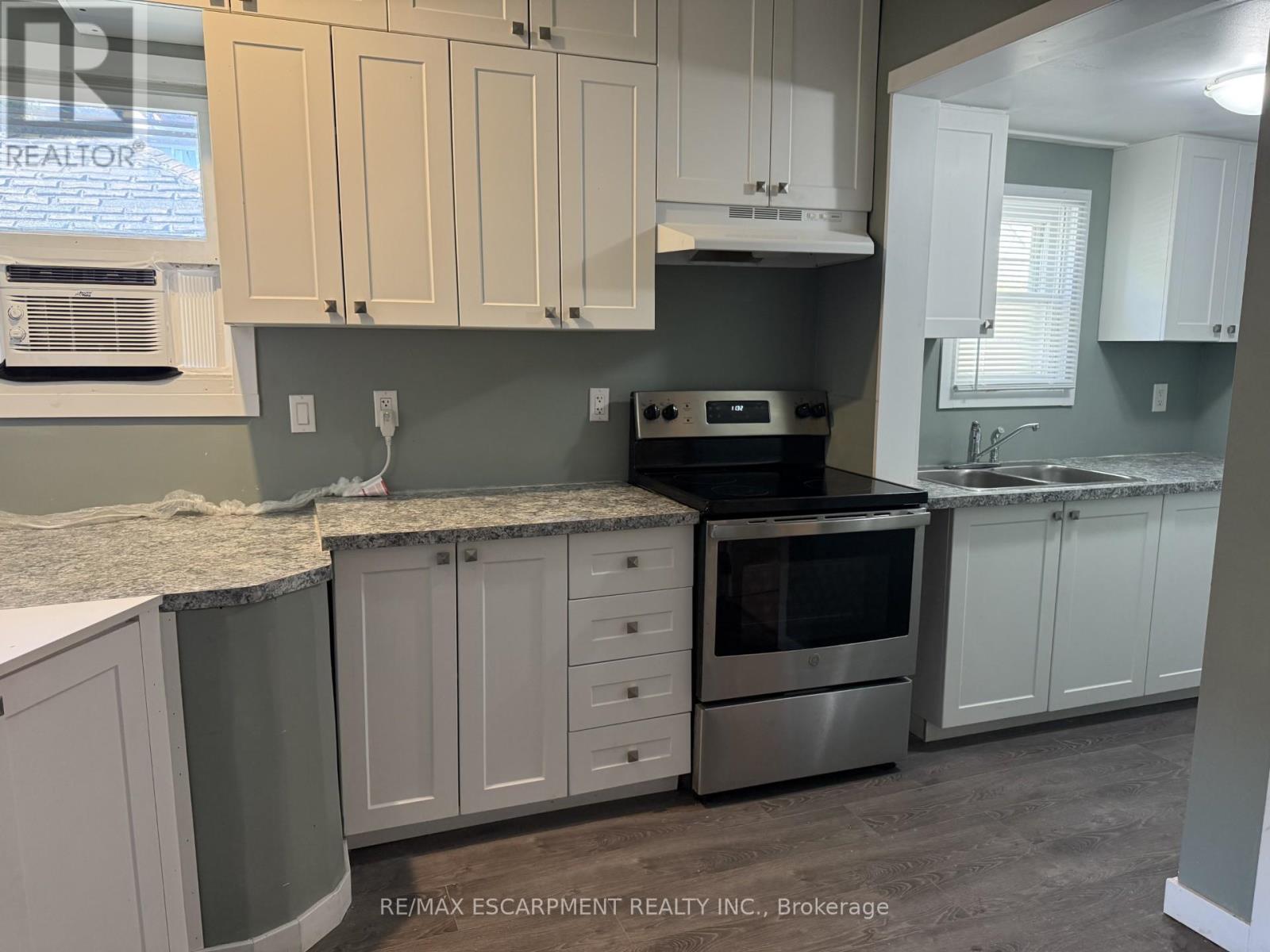 Main - 34 Welland Street, Welland, Ontario  L8M 3B8 - Photo 10 - X12446561