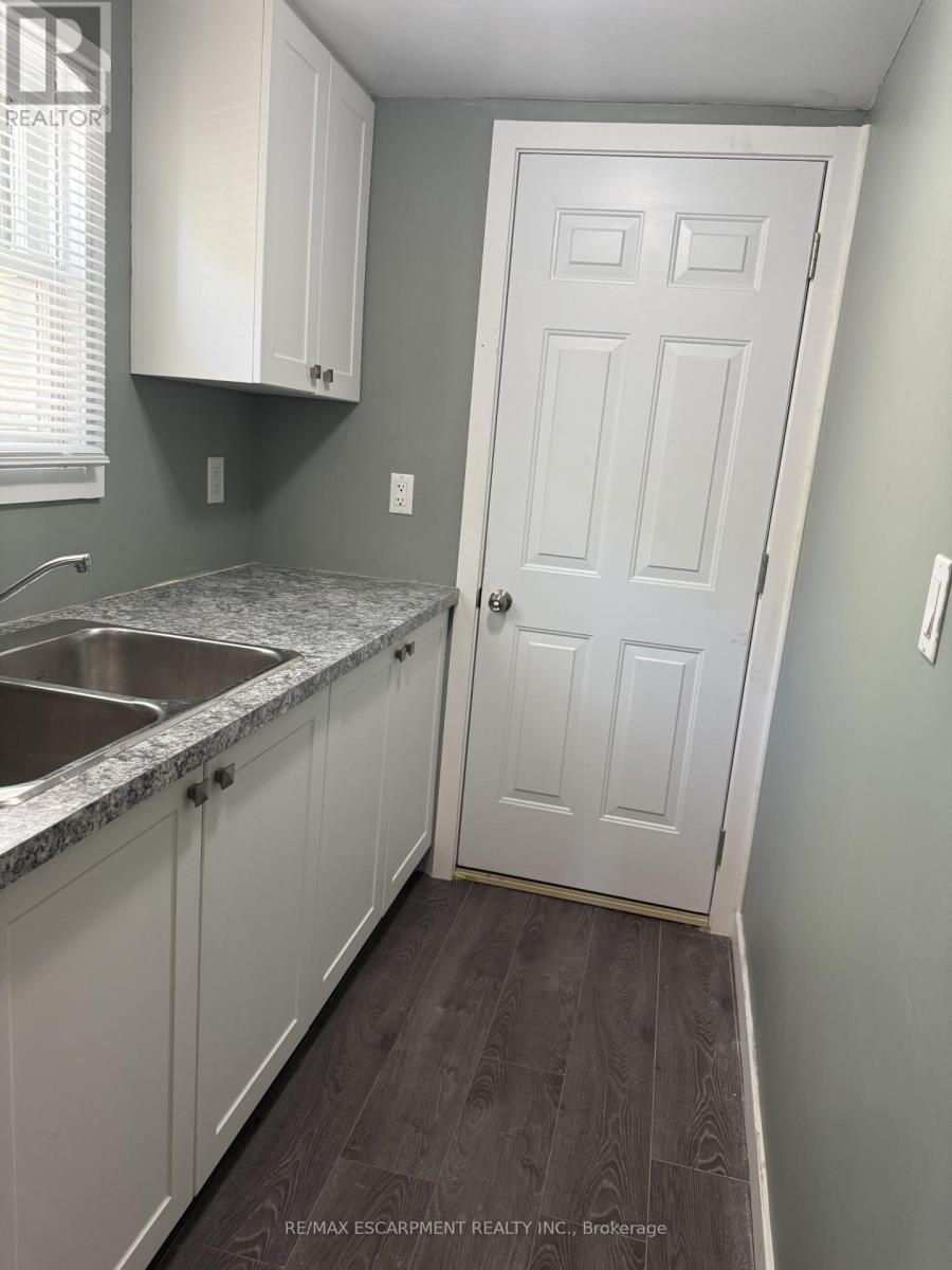Main - 34 Welland Street, Welland, Ontario  L8M 3B8 - Photo 11 - X12446561